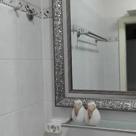 Studio Fuer 2 Personen Ca 30 Qm In Buesum, Nordseekueste Deutschland Kreis Dithmarschen *